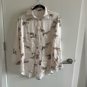 Zara Women's White and Cream tiger print button up top